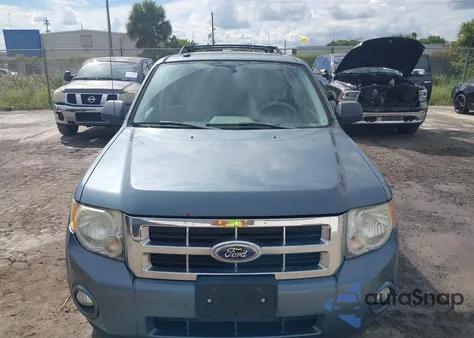 2010 Ford Escape Xlt z USA, uszkodzony, nr VIN 1FMCU9DG5AKD24009